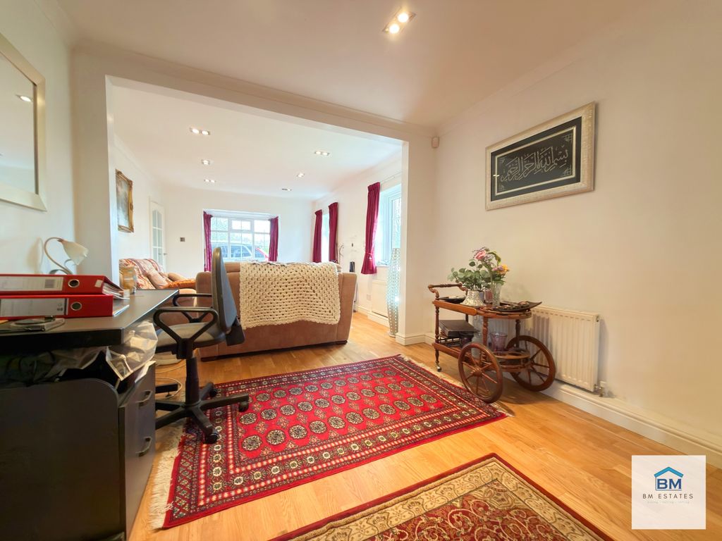 Property photo 3 of 13 Photo 2