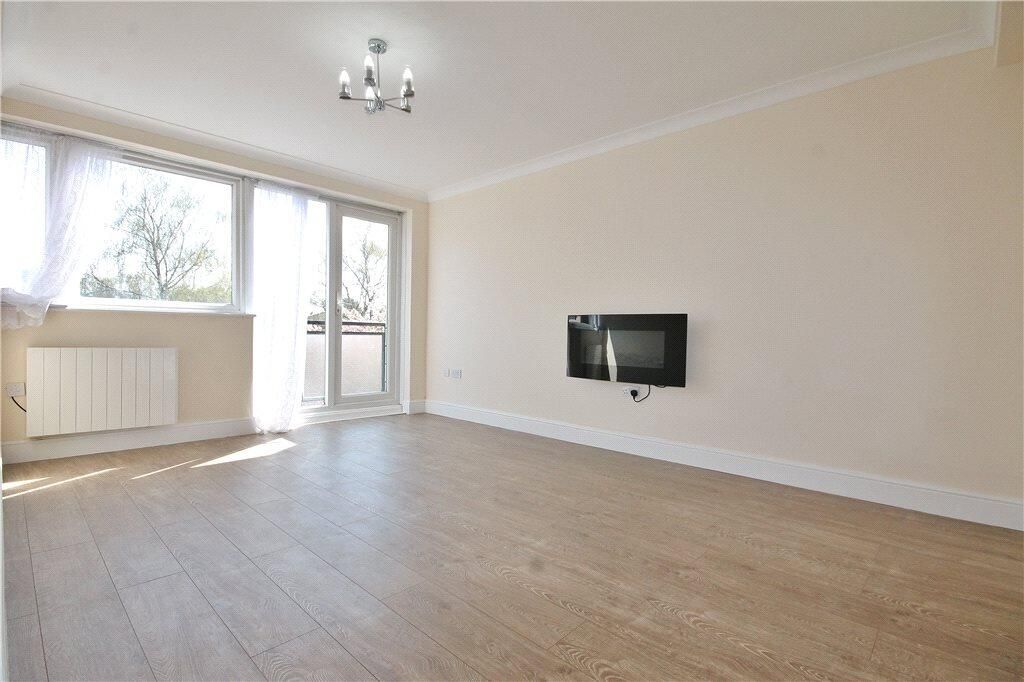 Property photo 1 of 10 Living Room