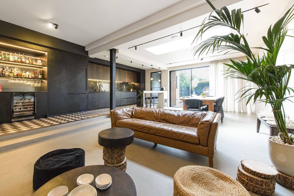 Property photo 2 of 18