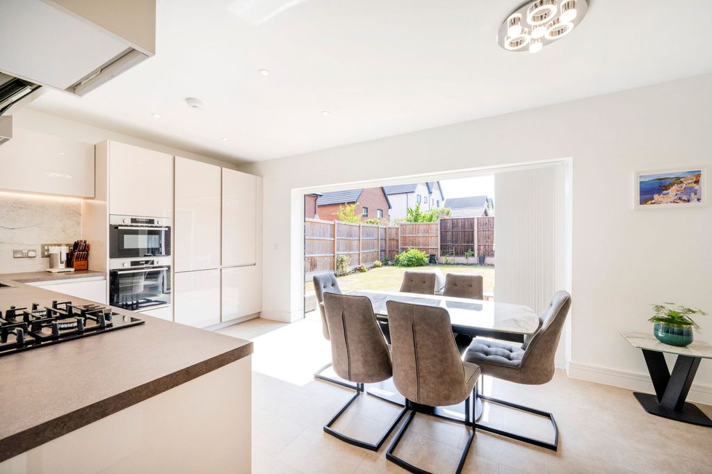 Property photo 2 of 13 Kitchen Diner