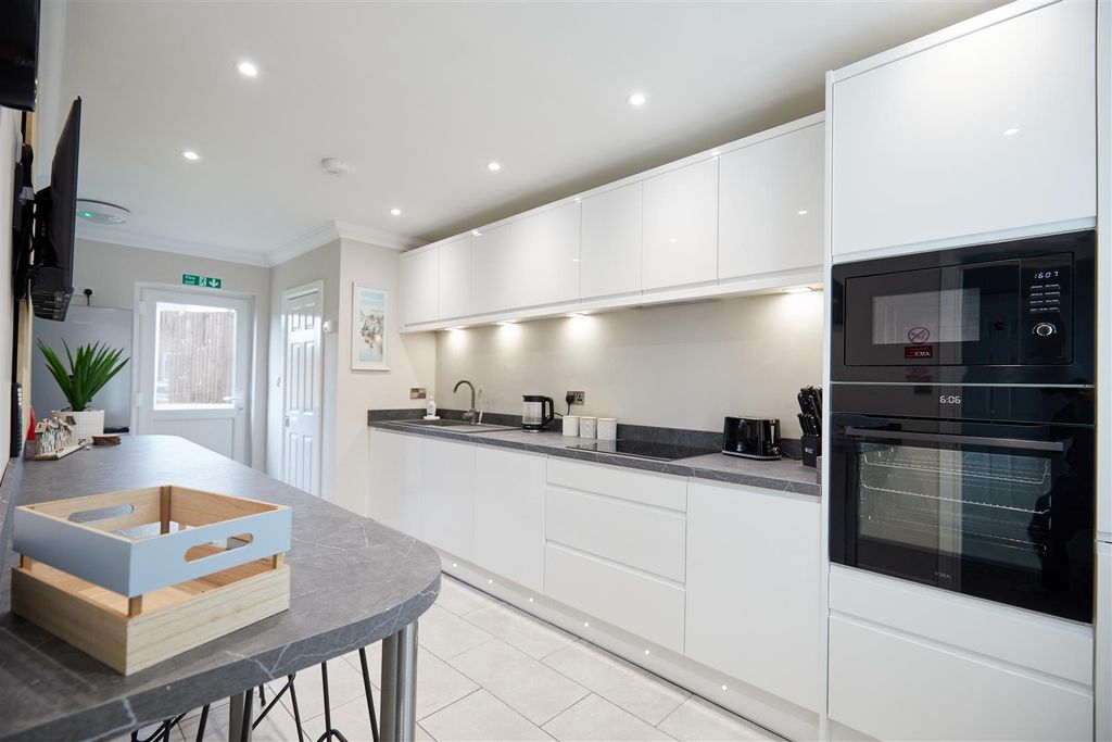 Property photo 1 of 26 2 Barnesdale Road 5.Jpg