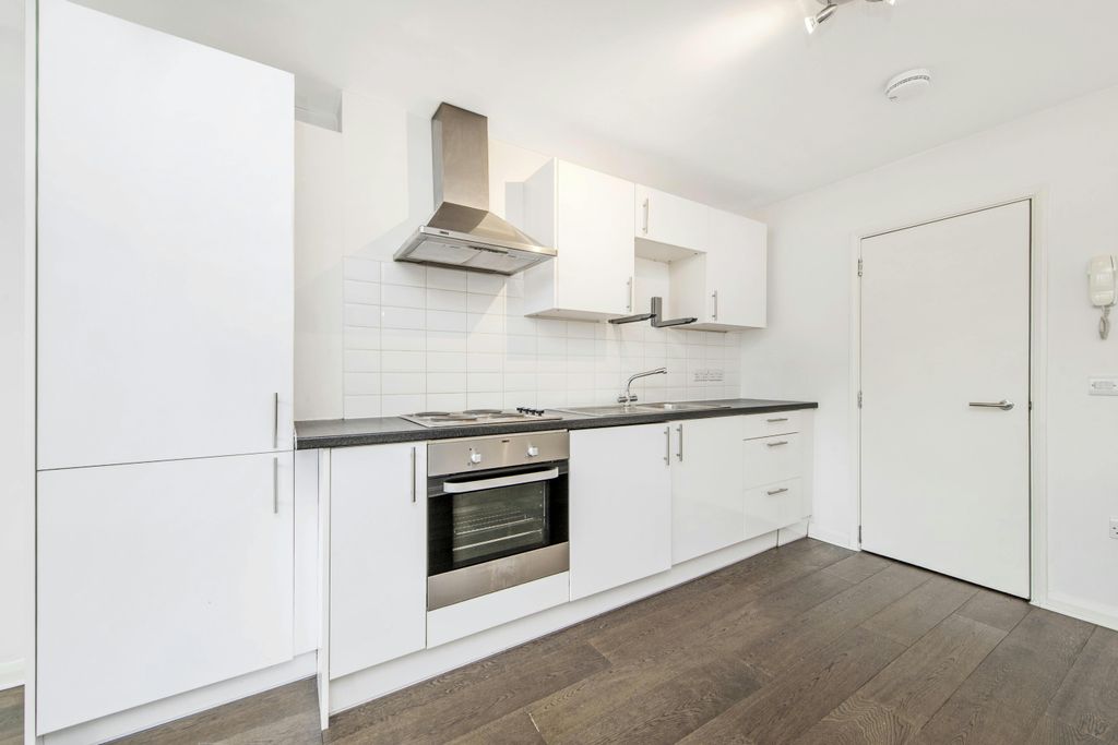 Property photo 2 of 7 Kitchen