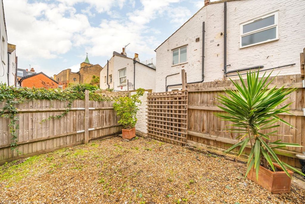 Property photo 2 of 6