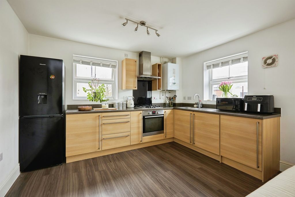 Property photo 2 of 8