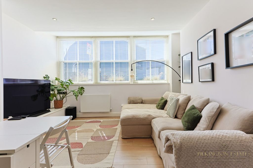 Property photo 1 of 12 4348951