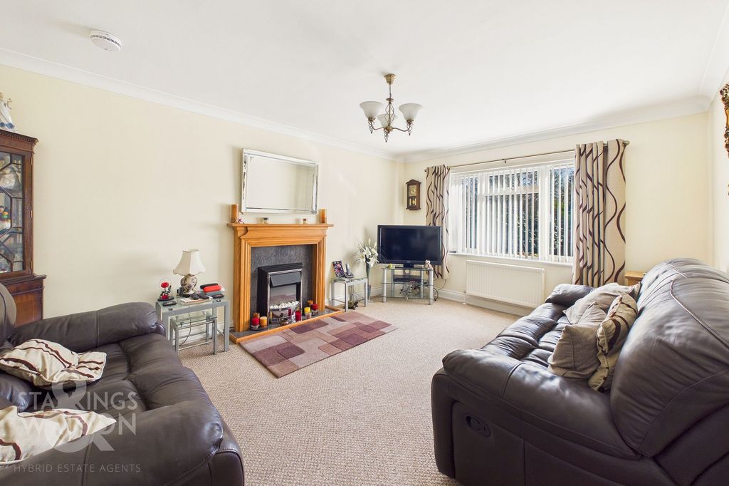 Property photo 2 of 25