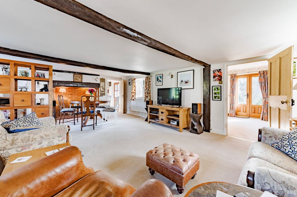 Property photo 2 of 33