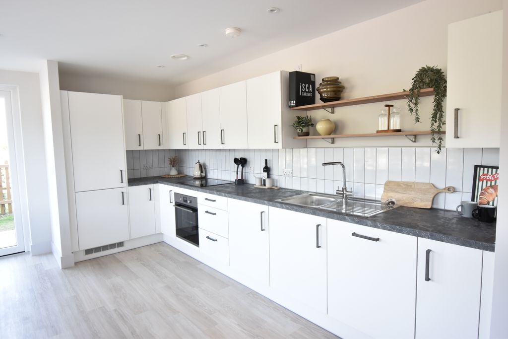 Property photo 3 of 11 Kitchen - Isca Gardens