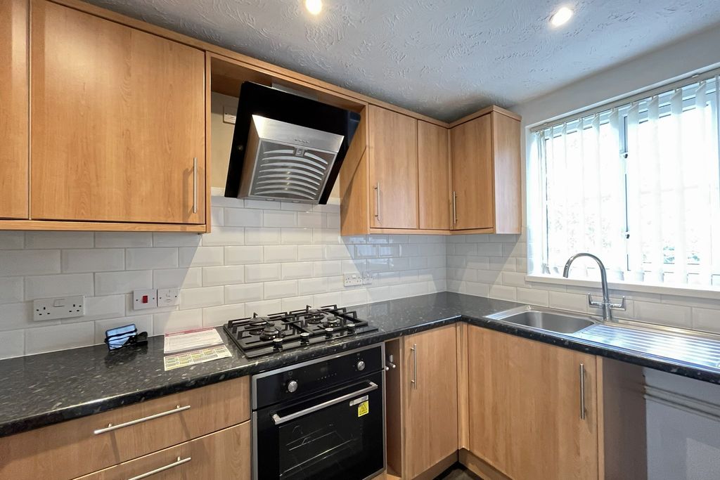 Property photo 2 of 10 Kitchen