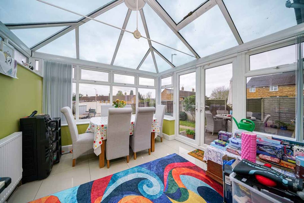 Property photo 3 of 19 126-Long-Chaulden-0964