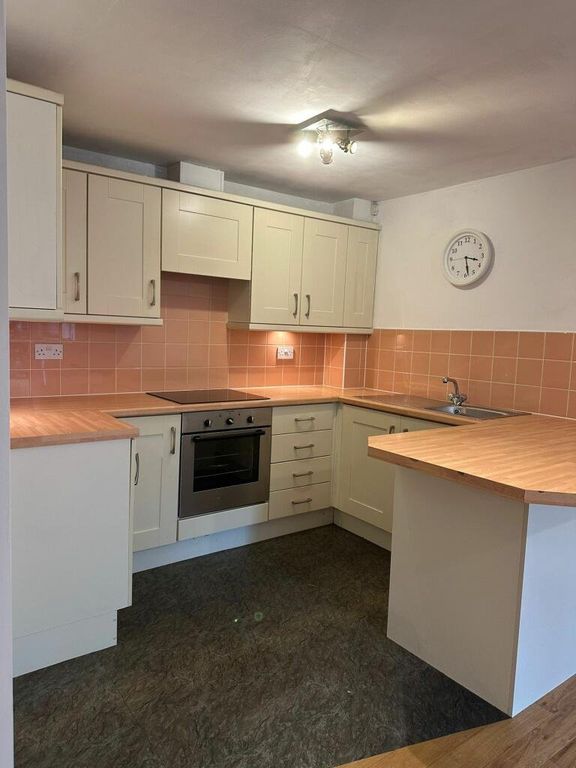 Property photo 2 of 8 Kitchen