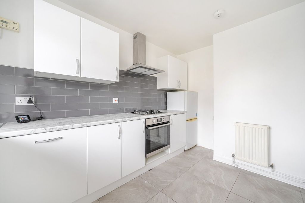 Property photo 2 of 19 Picture No. 16