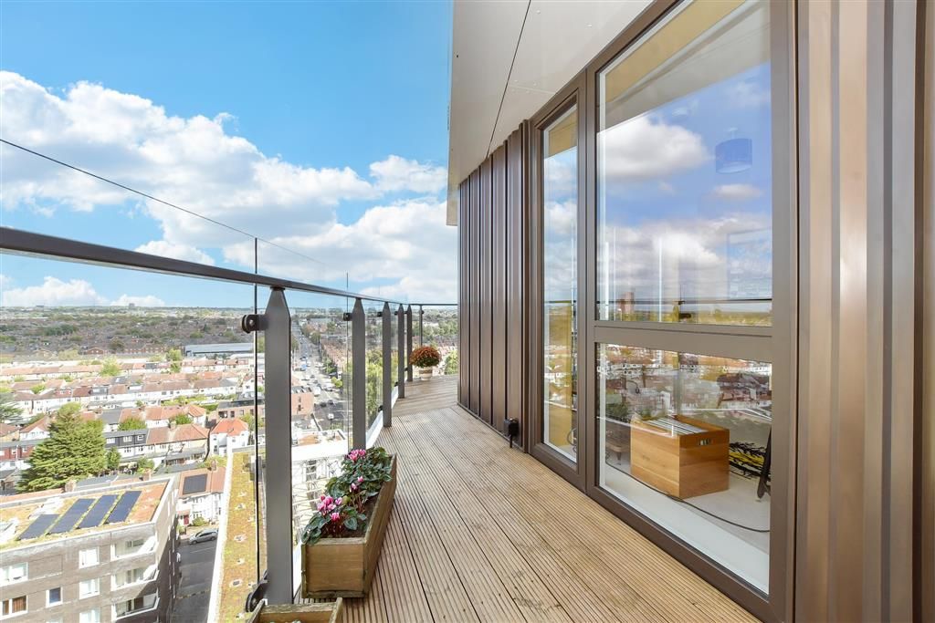 Property photo 2 of 22 Balcony / Terrace