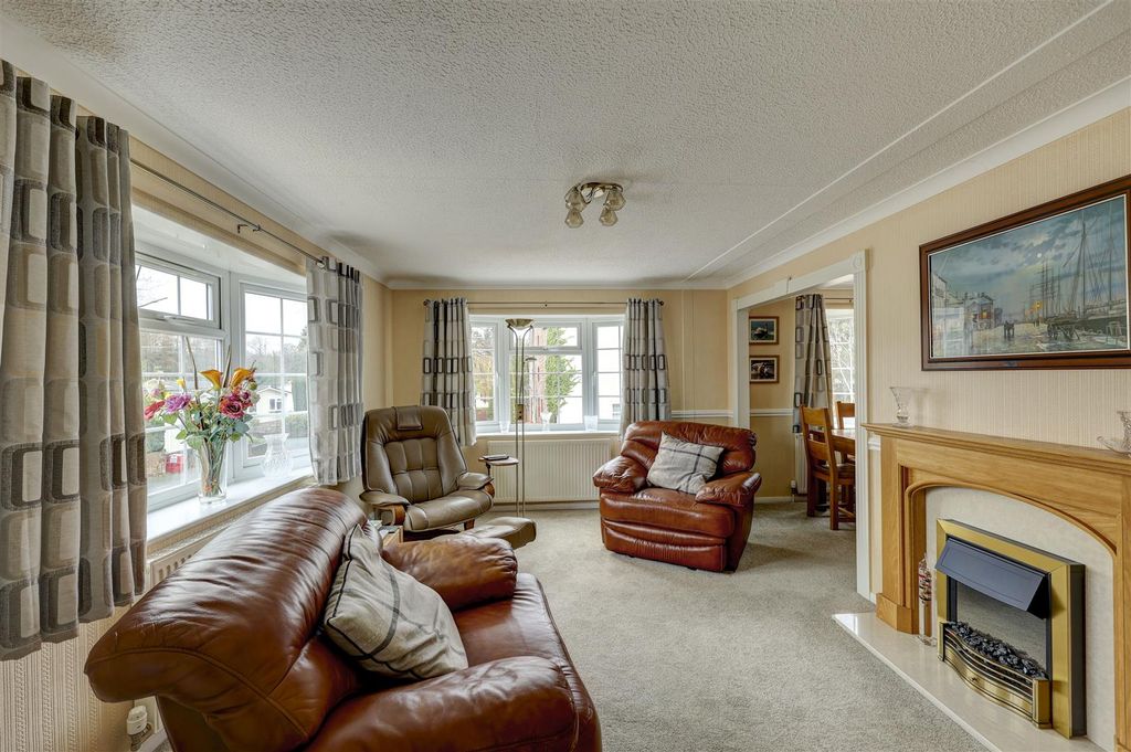 Property photo 2 of 21 Lounge Diner