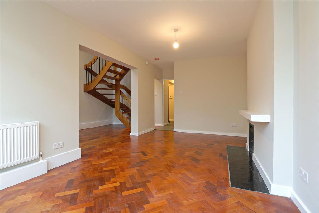 Property photo 2 of 31 8353.Jpg
