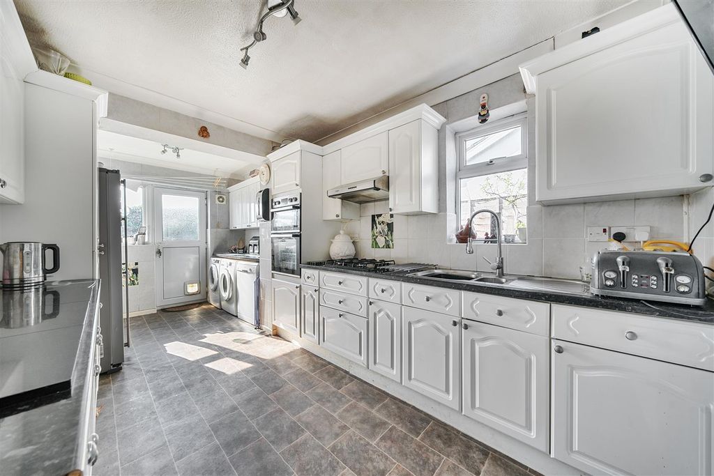 Property photo 3 of 14 For Sale By Aspire Residential - Brendon Road