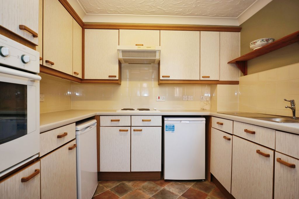 Property photo 3 of 12 Kitchen