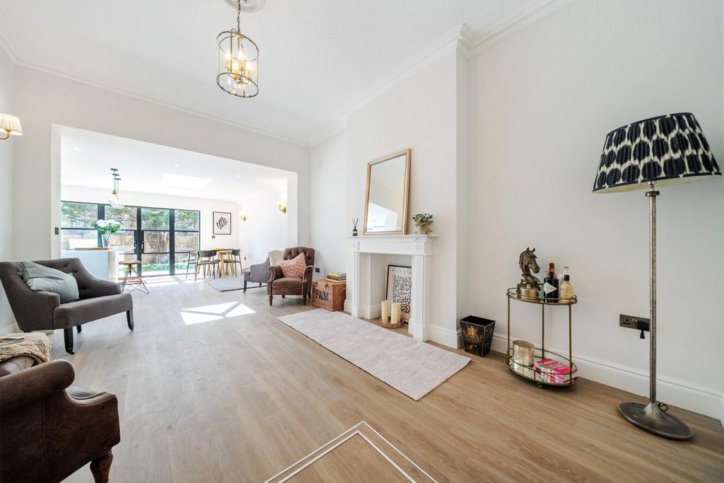 Property photo 2 of 20 Picture No. 15