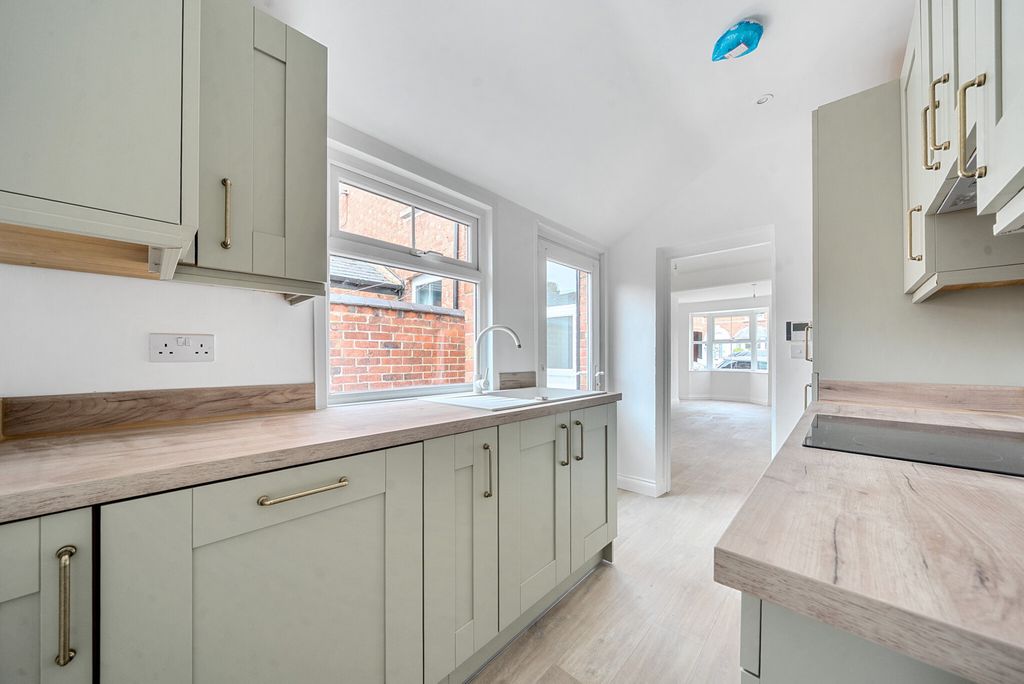 Property photo 2 of 21 1340089-11-68A301...