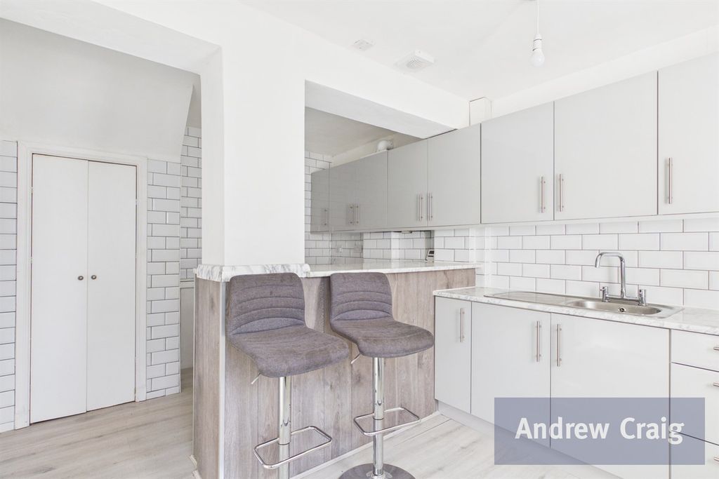 Property photo 3 of 13 Kitchen Breakfast Room