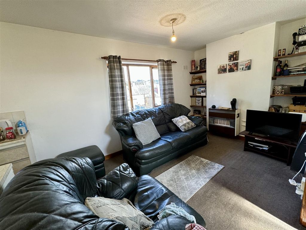 Property photo 2 of 10 Living Room