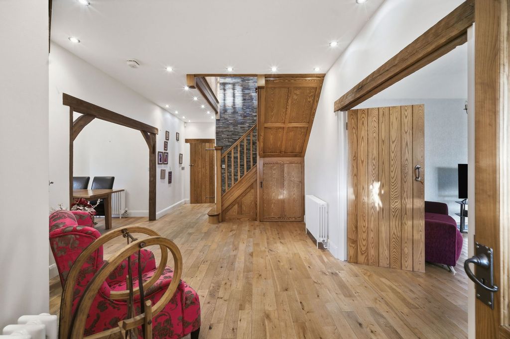 Property photo 3 of 45