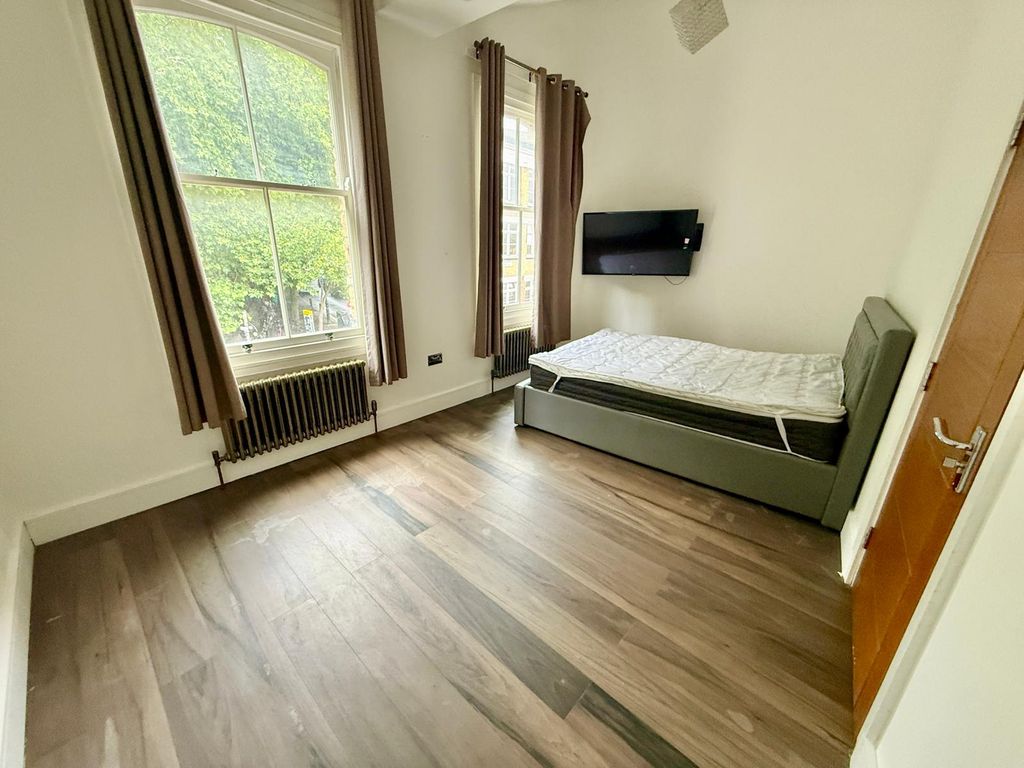 Property photo 1 of 8 1-Bedroom Flat For Rent Near Hoxton And Shoreditch