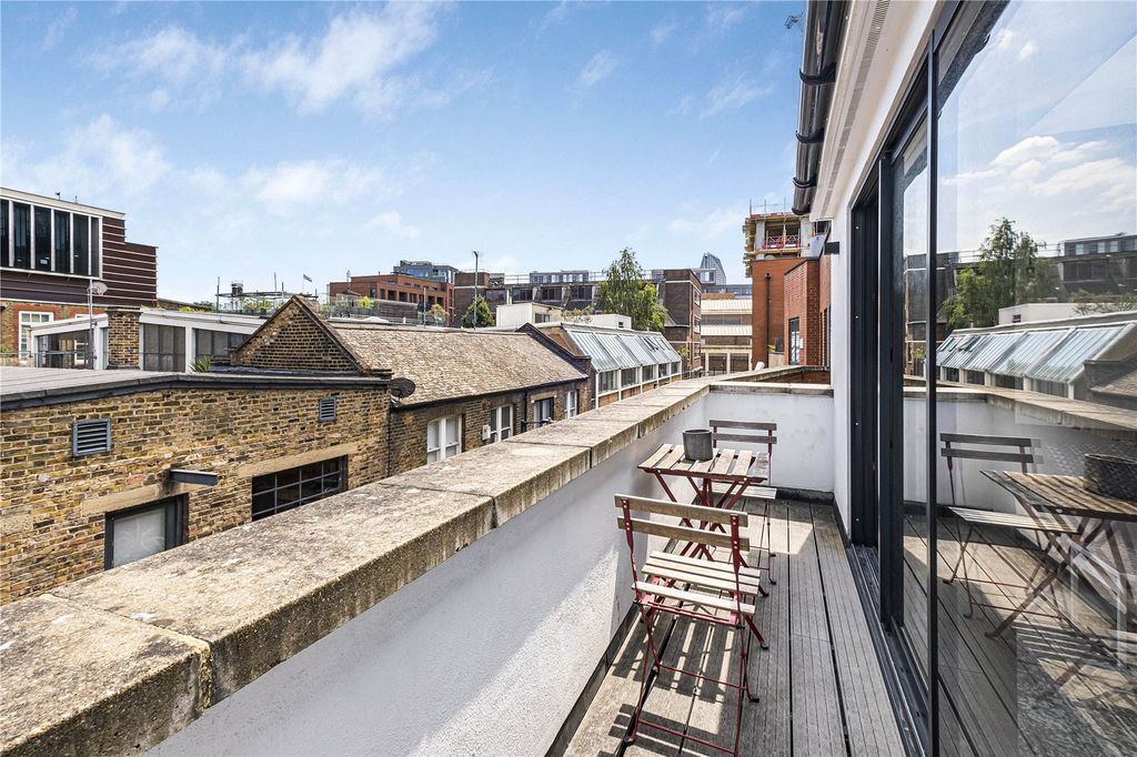 Property photo 1 of 11 Balcony