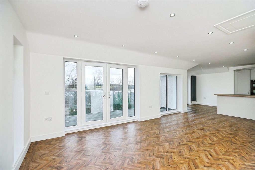 Property photo 1 of 27 Picture No. 23