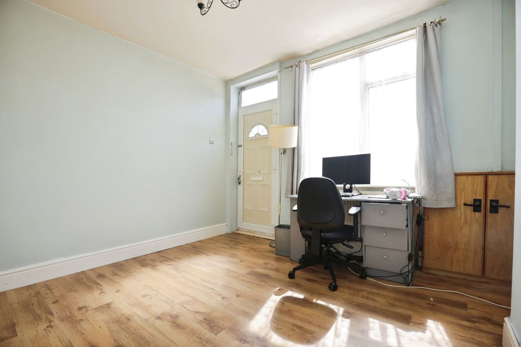 Property photo 3 of 17 Photo
