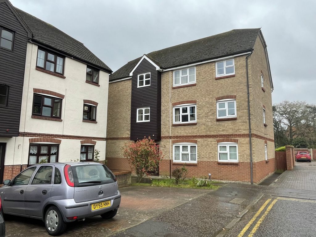 Property photo 1 of 9 2 Bedroom First Floor Flat Situated In Popular Area Of Highwoods, Colchester