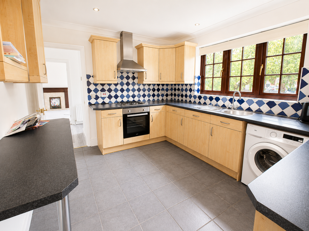 Property photo 3 of 20 Kitchen