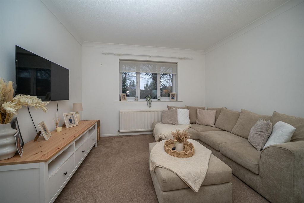 Property photo 2 of 14 Lounge