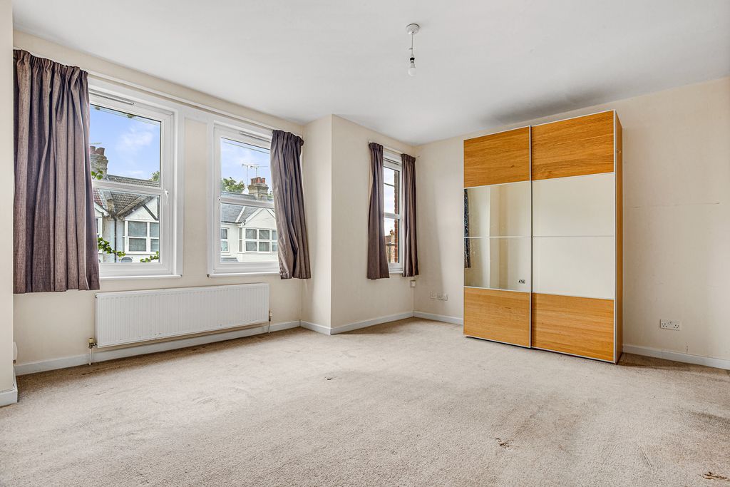 Property photo 3 of 13 842A2051Hdr