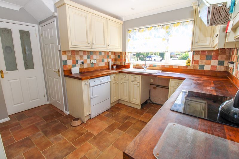 Property photo 3 of 17 Kitchen