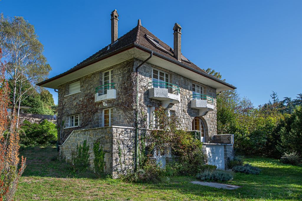 Property photo 2 of 11