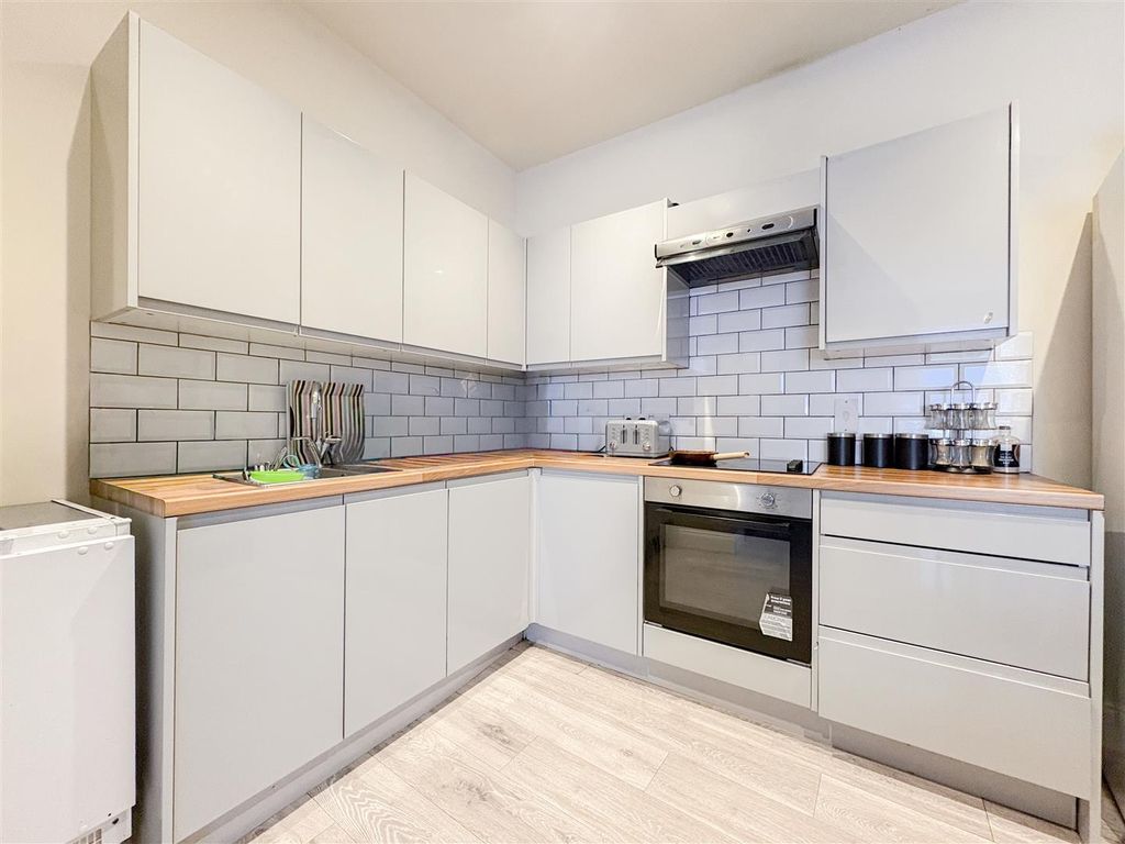 Property photo 2 of 15 Kitchen/ Dining Room