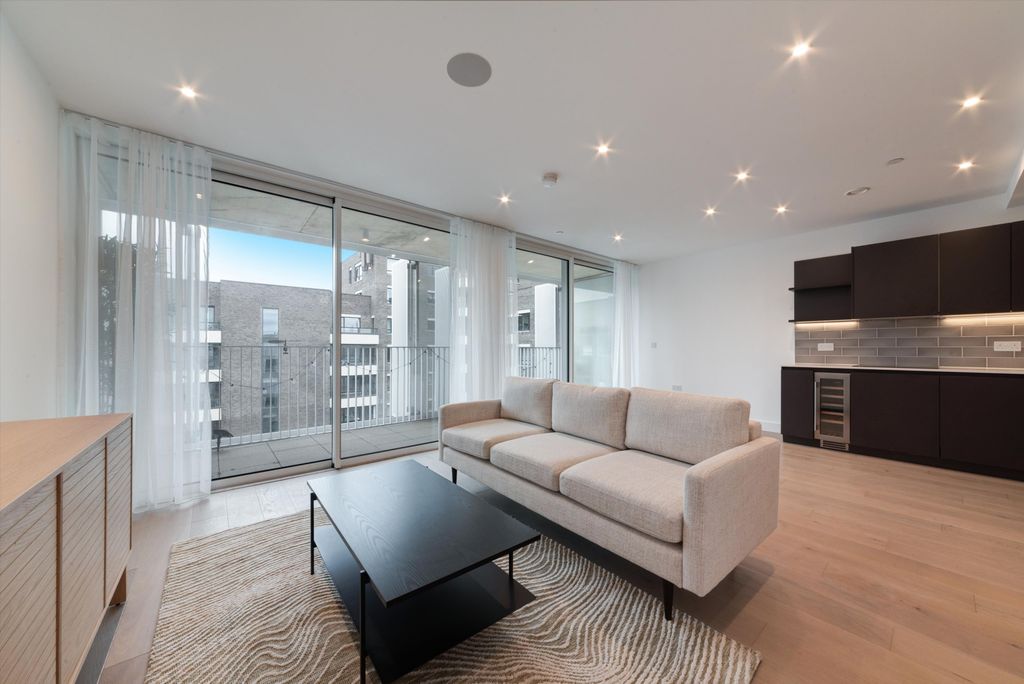 Property photo 2 of 19 Image