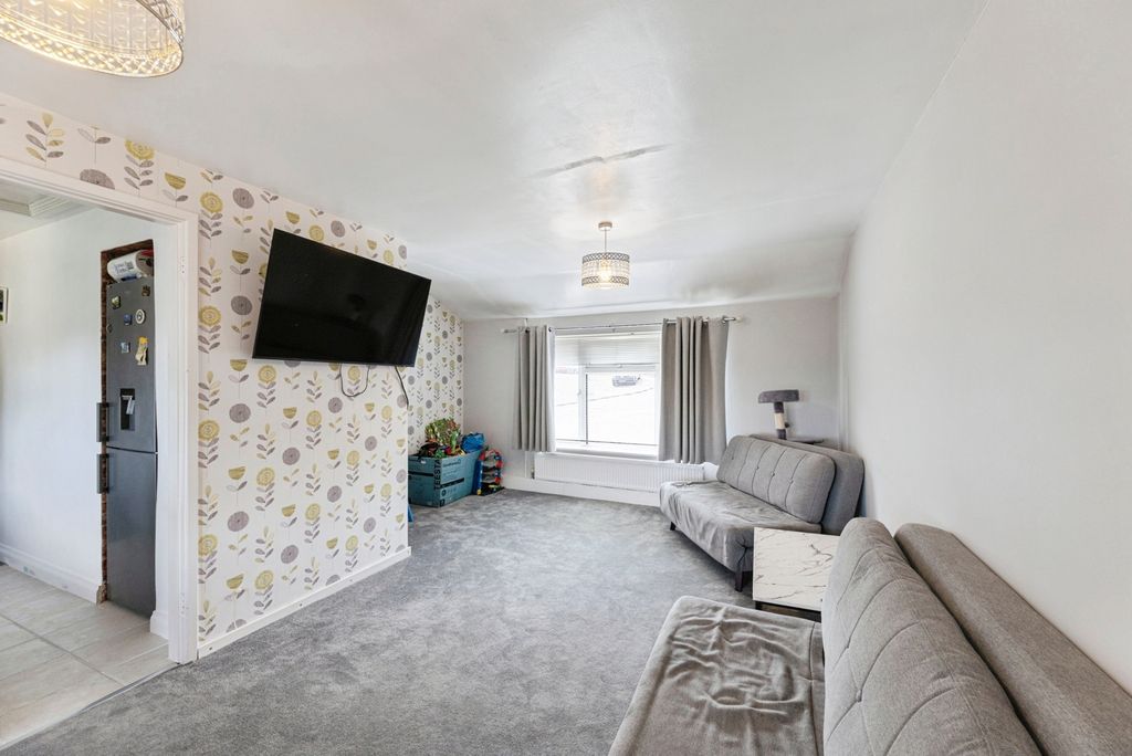Property photo 3 of 11 Pbox-Img.Jpg