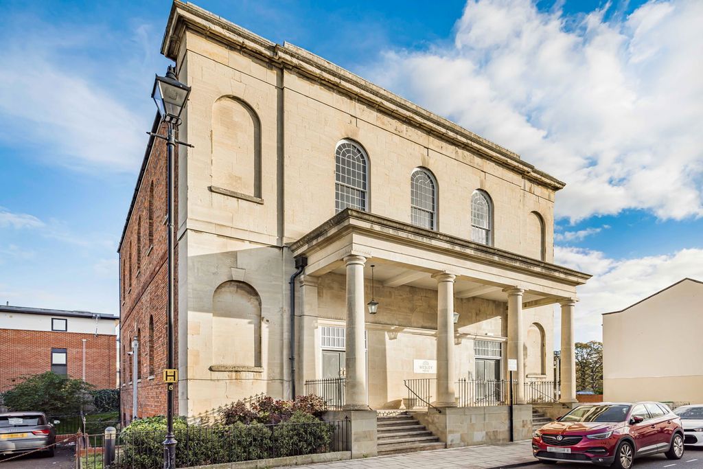 Property photo 2 of 19