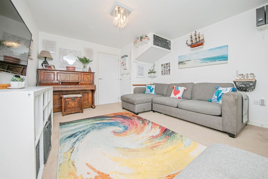 Property photo 2 of 18