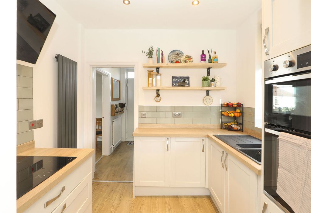 Property photo 2 of 21