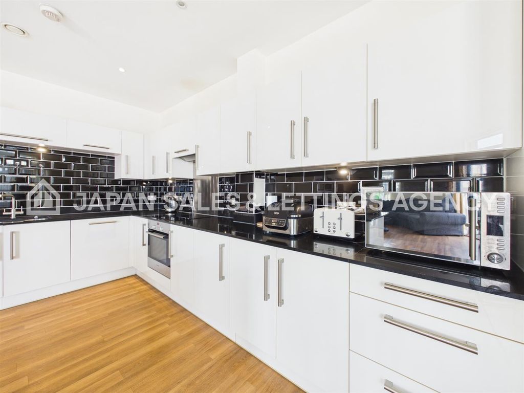 Property photo 1 of 11 Cam04401G0-Pr0154-Still010.Jpg