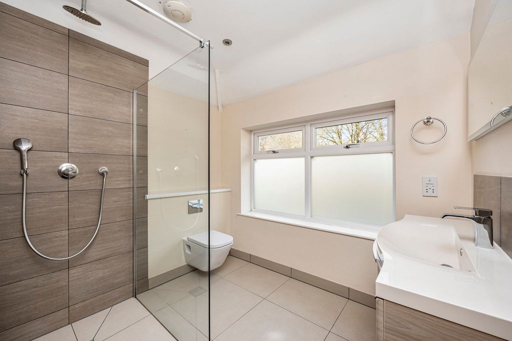 Property photo 3 of 25