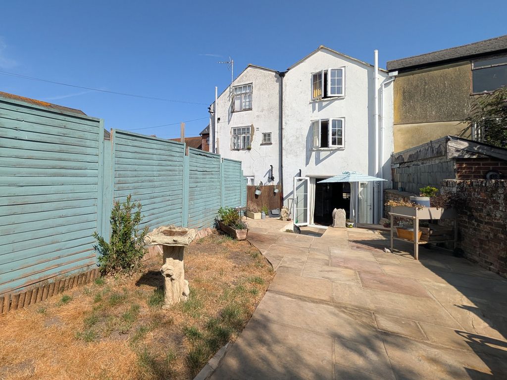 Property photo 3 of 20