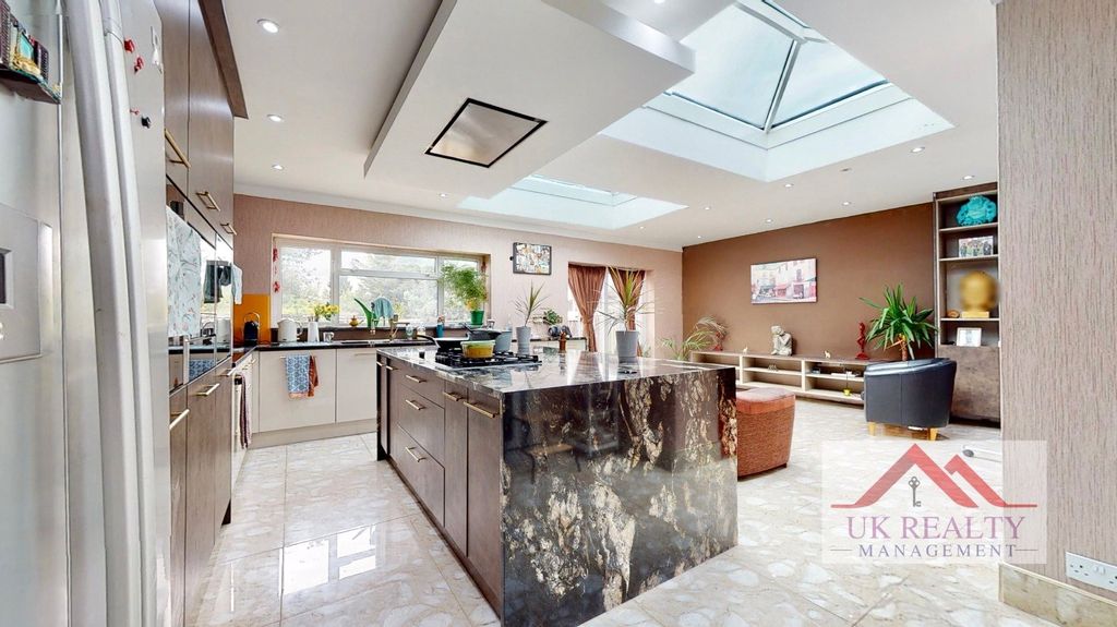 Property photo 2 of 56 Picture No. 09