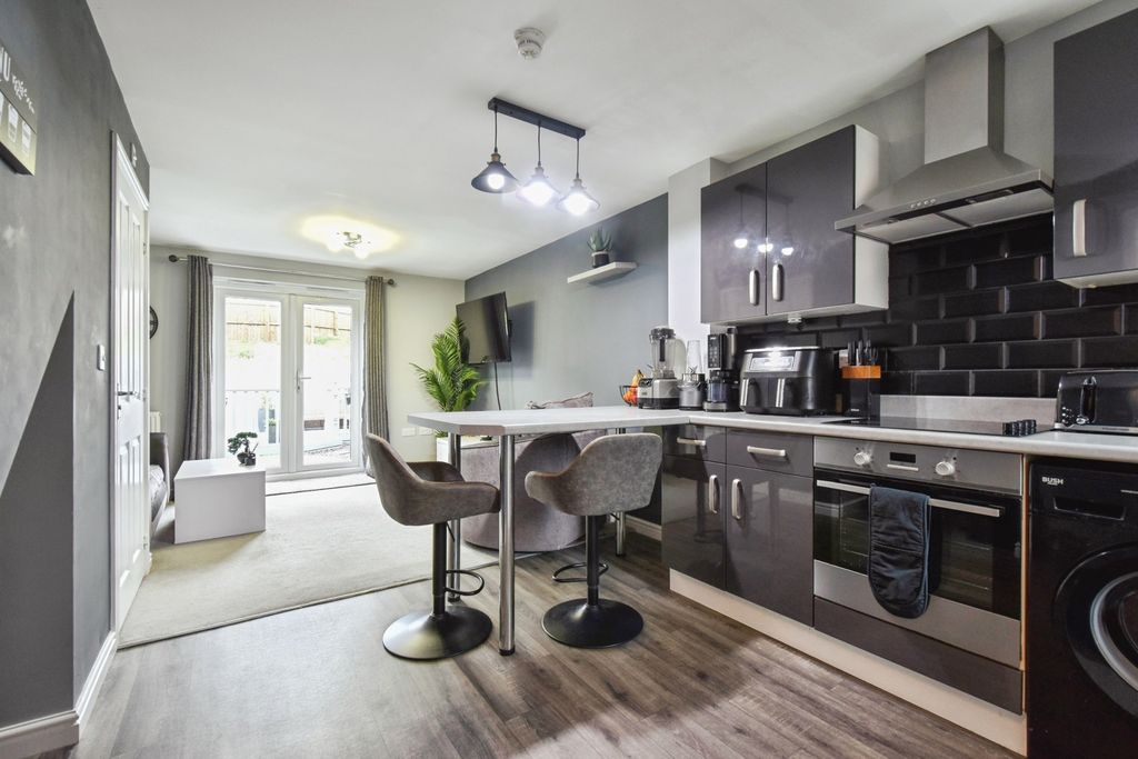 Property photo 3 of 17 Photo