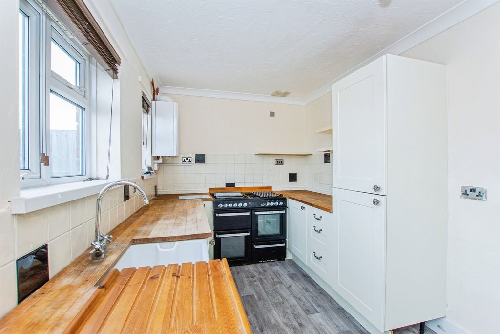 Property photo 3 of 14