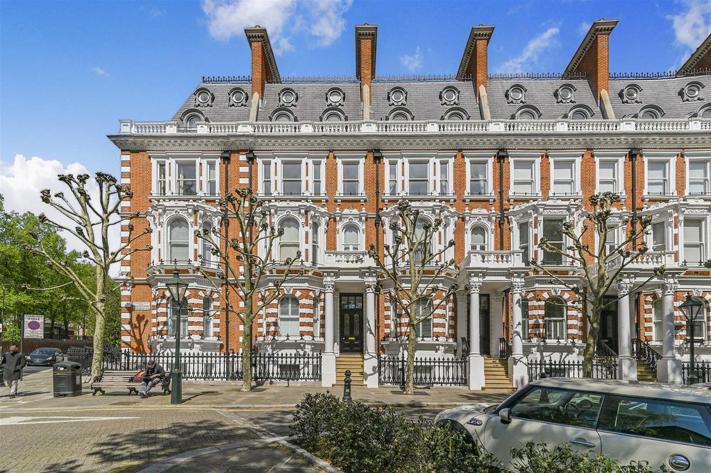 Property photo 1 of 22 8-2-Observatory-Gardens -  24.Jpg