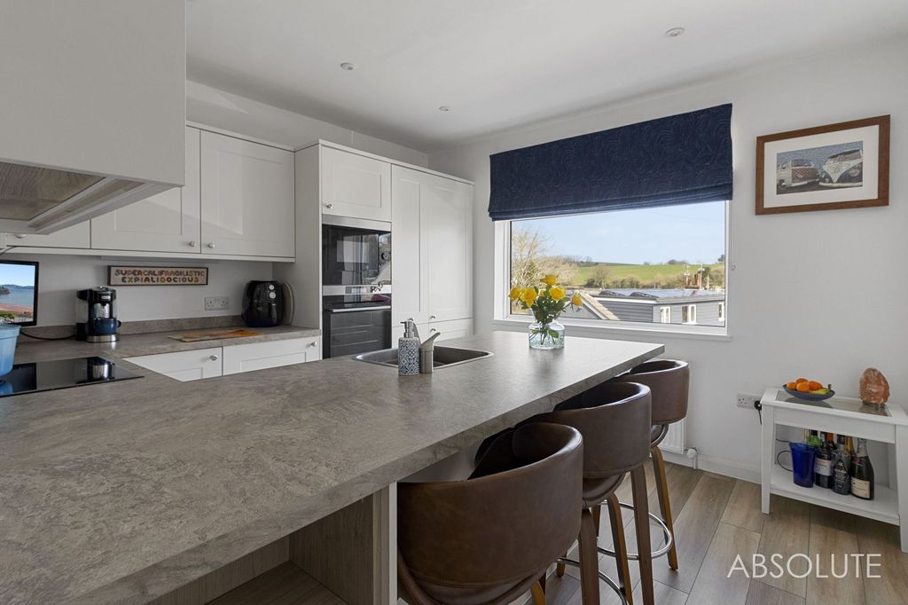 Property photo 3 of 21 Kitchen